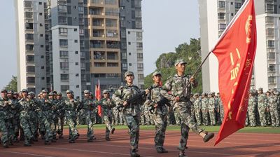 我校2019级新生军训会操表演圆满成功